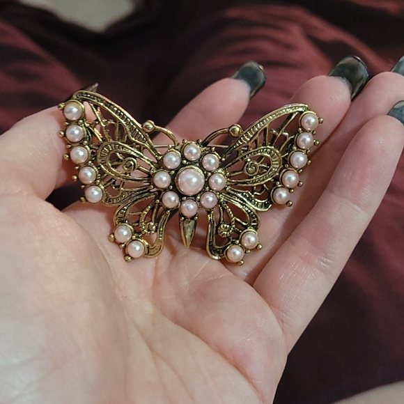 Gold Tone butterfly brooch with pink pearl beads - Picture 4 of 4